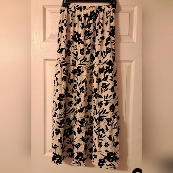 Contempo Size S White and Black Floral Maxi Skirt - Picture 2 of 8